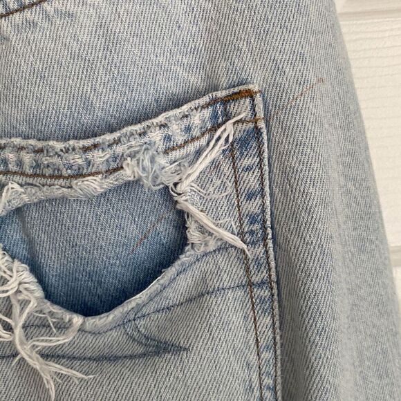 American Eagle Highest Rise 90s Boyfriend Jeans Distressed Light Wash Size 0 Raw - Picture 8 of 10